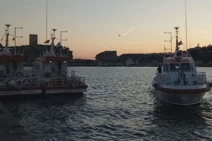 Bursa'dan yola &ccedil;ıkıp batan geminin kaptanı ara limanda indi iddiası!