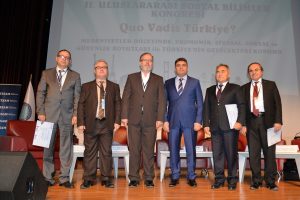 Bursa'da U&Uuml;'de T&uuml;rkiye'nin geleceğinde dinin yeri tartışıldı