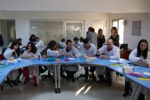 Bursa Nil&uuml;fer'de Bizim Ev katılımcılarından kuşlara yuva
