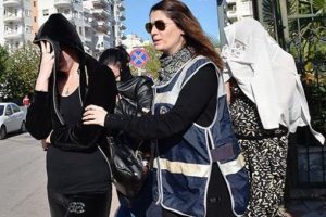 İki &uuml;niversite bitirdi, fuhuş yaparken yakalandı