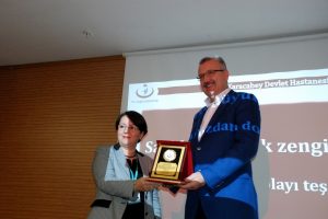 Bursa'da hastaneye yardım yapanlara plaket
