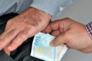M&uuml;d&uuml;r yardımcısı r&uuml;şvetten tutuklandı