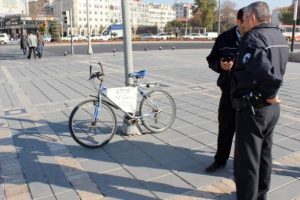Polisi alarma ge&ccedil;iren not