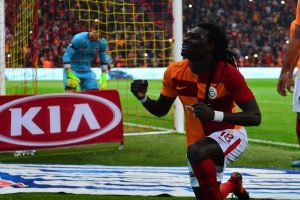 Gomis, Jahovic'i yakaladı