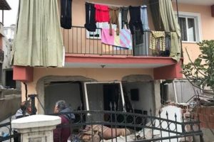 Denizli'de evde patlama: Yaralılar var