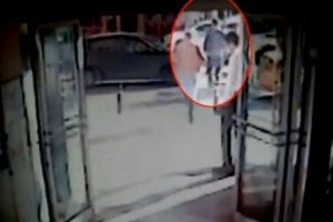 Kendini avukat olarak tanıtıp taksiciyi gasp etti