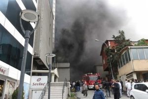 İş merkezinde yangın paniği!