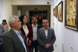 Bursa Nil&uuml;fer'de ahşap ateşle sanata d&ouml;n&uuml;şt&uuml;