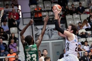 Beşiktaş, Ba&ccedil;ka'yı uzatmalarda ge&ccedil;ti