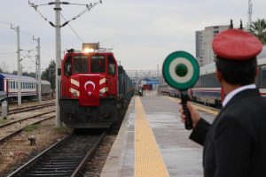 Demir İpek Yolunda ilk tren 10 saat erken geldi
