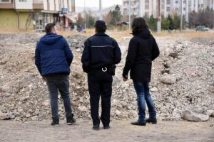 Hafriyatta &ccedil;ıkan kemiklere inceleme