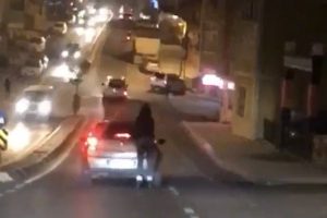İstanbul'da patenci gencin tehlikeli yolculuğu
