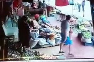 Bursa'da kadınların tezgah kavgasında birbirlerine fırlattıkları elma ve armut silah sayıldı&nbsp;