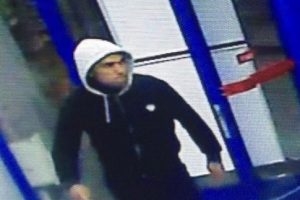 Bursa'da silahlı soygun g&uuml;venlik kameralarına yansıdı