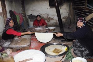 İmece usul&uuml; kış hazırlığı