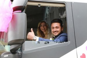 Tır gelin arabası oldu