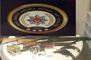 Bursa'daki uyuşturucu operasyonlarında 8 g&ouml;zaltı!
