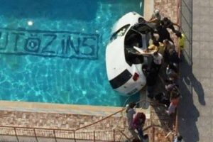 Sitenin havuzuna otomobil d&uuml;şt&uuml;