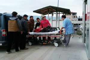 Bursa'da zeytin ağacından d&uuml;şen 78 yaşındaki kadın kal&ccedil;asını kırdı