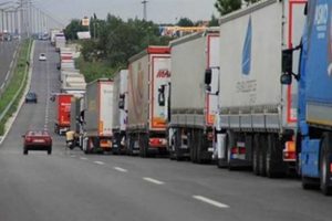 Kapıkule'de 15 kilometrelik TIR kuyruğu