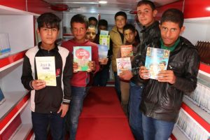 Gezici k&uuml;t&uuml;phane 1 milyon okuyucu hedefiyle kırsalın yolunu tuttu