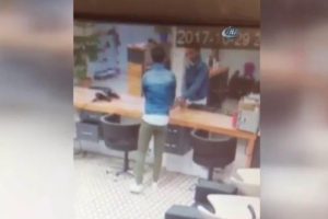 G&uuml;zellik merkezindeki hırsızlık kamerada