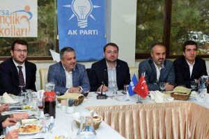 Bursa'da Başkan Aktaş, AK Partili gen&ccedil;lerle buluştu