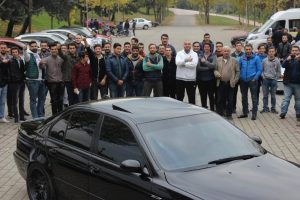 Bursa'da otomobil tutkunları toplandı, cam film yasağını protesto etti