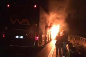 Bursa'da yolcu otob&uuml;s&uuml; alev alev yandı!