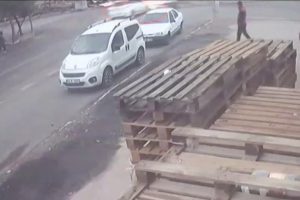 Otomobiller b&ouml;yle &ccedil;arpıştı