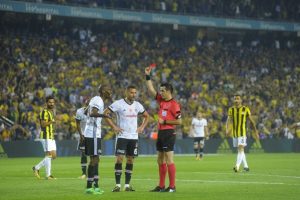 S&uuml;per Lig'de 11 haftada 38 kırmızı