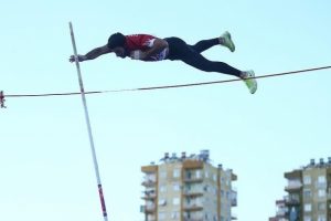 Yataktan kalktı rekor kırdı