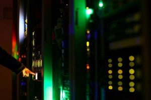&Uuml;niversitesini hack'leyip notları değiştirdi