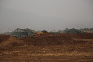 Tankların &uuml;zeri branda ile kapatıldı
