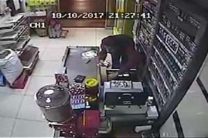 Paraları b&ouml;yle g&ouml;t&uuml;rd&uuml;