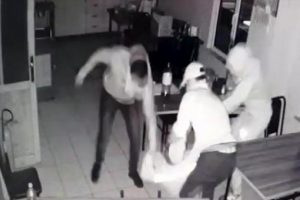 D&uuml;zce'de fabrikayı soyan 5 kişi yakalandı