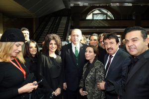 Erdoğan sanat&ccedil;ılarla g&ouml;r&uuml;şt&uuml;