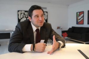 Hacı Sabancı'dan takip&ccedil;isine ince ayar