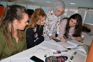 Bursa U&Uuml;'de birinci sınıf &ouml;ğrencilerine &uuml;cretsiz ders takviyesi