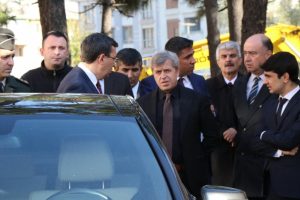 Vali patlamanın yaşandığı okulda