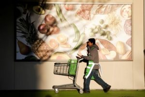Amazon, &uuml;&ccedil; Whole Foods şubesini kapatıyor