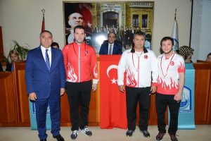 Bursa Yıldırımlı başarılı sporcular &ouml;d&uuml;llendirildi