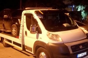 &Ccedil;ekiciyle taşınan pikaptan 20 kilo esrar &ccedil;ıktı