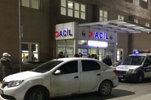 Acil servis &ouml;n&uuml;nde silahlı saldırı