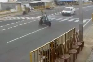 Kadın s&uuml;r&uuml;c&uuml; metrelerce u&ccedil;tu