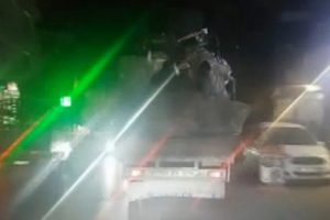 Kamyonet kasasında tehlikeli yolculuk!
