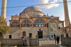Engelliler i&ccedil;in camilere asans&ouml;r