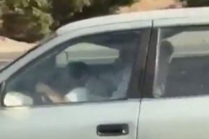 8 yaşındaki &ccedil;ocuğa otomobil kullandırdılar