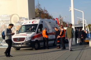 Taksim metrosunda ezilme tehlikesi ge&ccedil;irdi