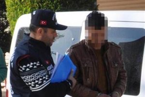 Balkondan girip iple bağladı, işkenceyle tehdit etti